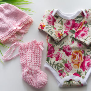 Roses Onesie Bonnet & Socks 15-16