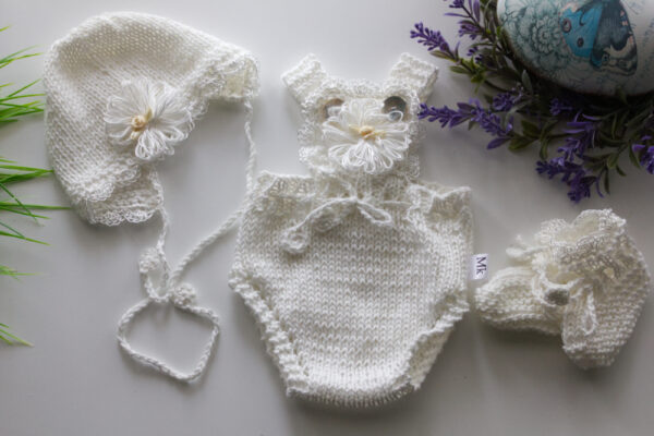 White Bib Daisy Onesie 15-16